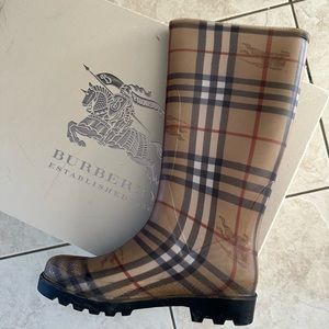 Worn once for 30 min Burberry rain boots women sz 7